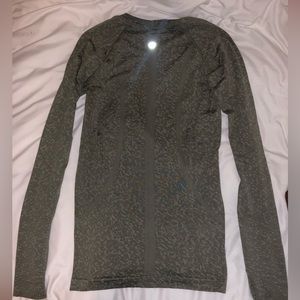 Lululemon swiftly tech long sleeve size 4